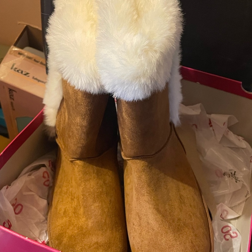 Boots - Picture 2 of 4